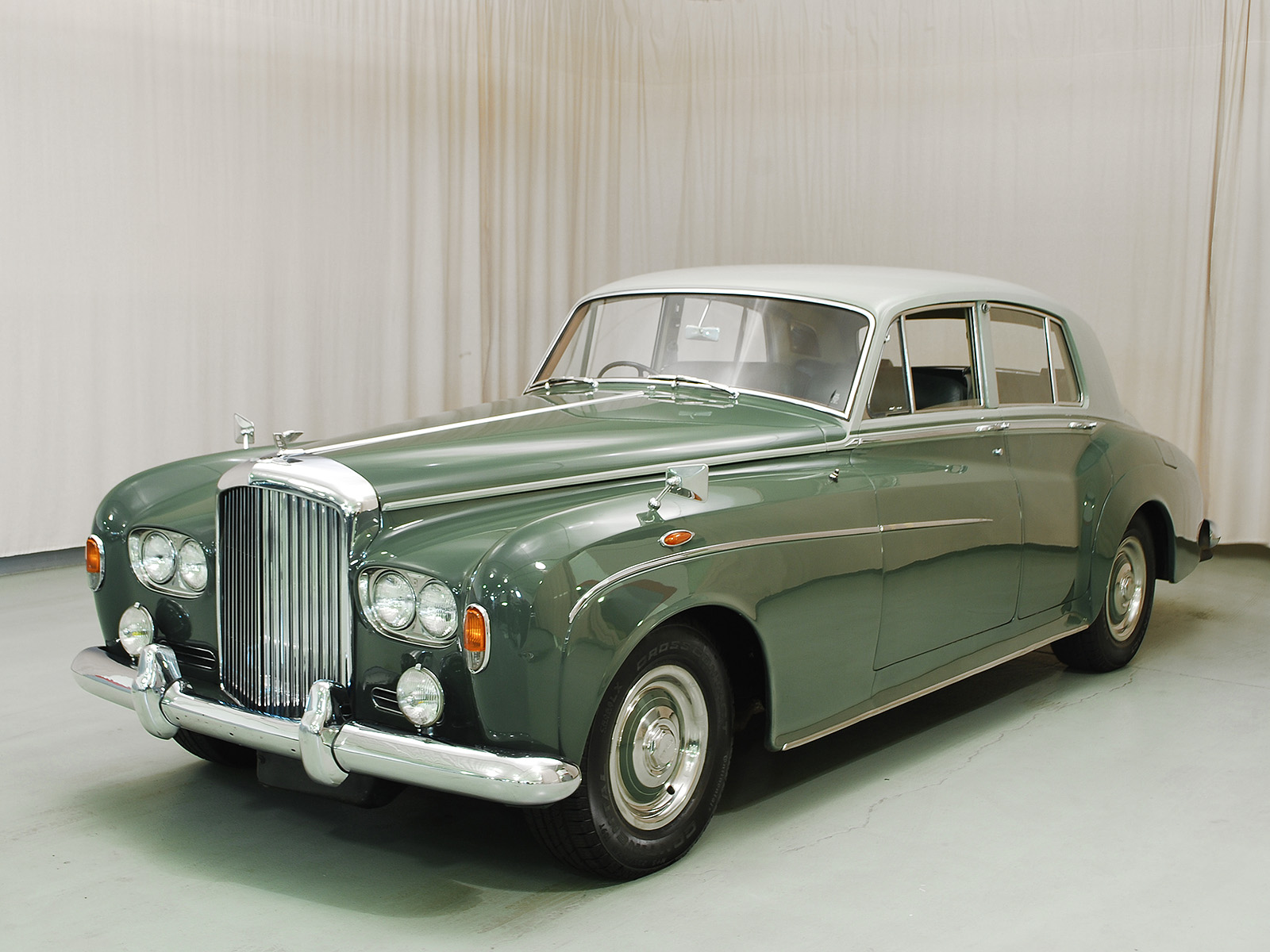 ベントレー 1/18 　S3 モデル OCT 1965 グリーン ベントレー 1/18 S3 モデル OCT 1965 グリーン - メルカリ